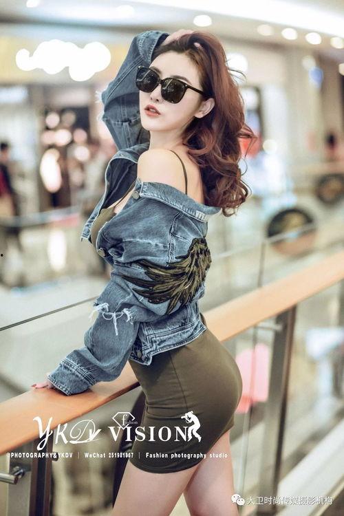 明星网红压腿图片高清,高清美图展现优雅身姿