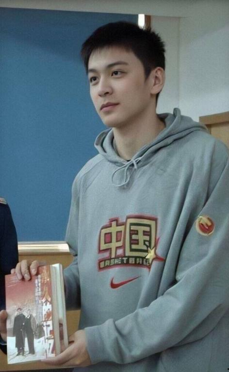 男明星网红帅气图文,盘点男明星网红的帅气瞬间