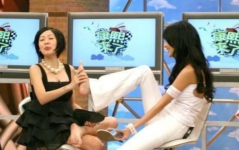 有脚臭的明星网红,明星脚臭背后的秘密大公开！”