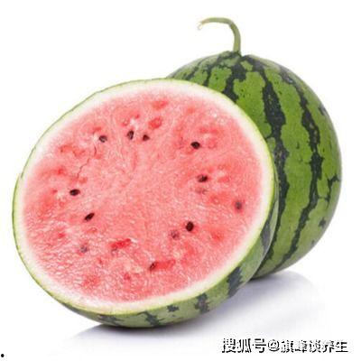 吃冰冻黑瓜,夏日消暑新宠，口感与营养的双重享受